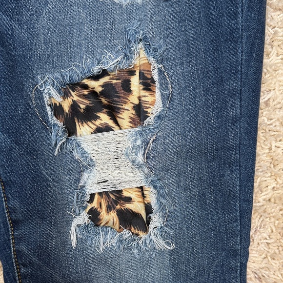 NWT Judy Blue Distressed Leopard Patch Skinny Jeans Women's, Size 9/29 Stretch - Picture 4 of 11